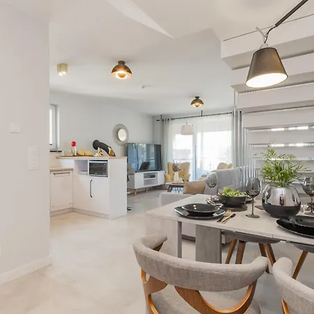 Apartament Dubaj W Jantarze Apartment *